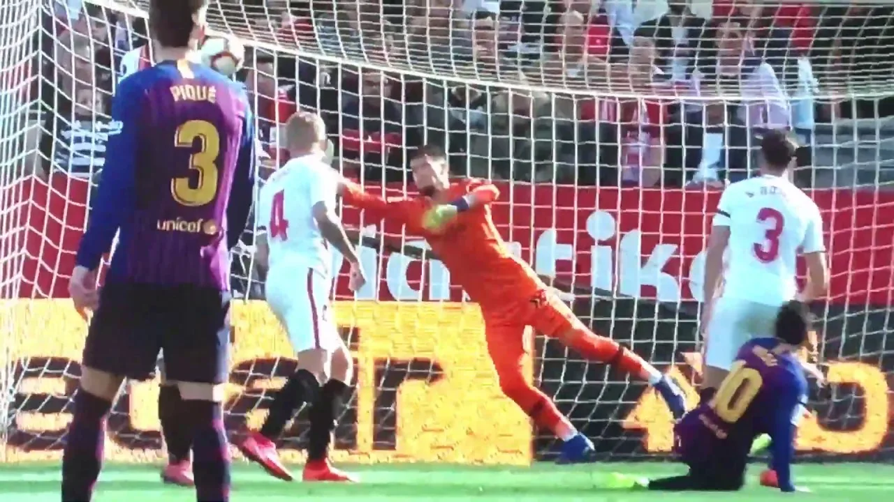 VOLEA INCREIBLE DE LEO MESSI PARA EMPATAR ANTE EL SEVILLA!!