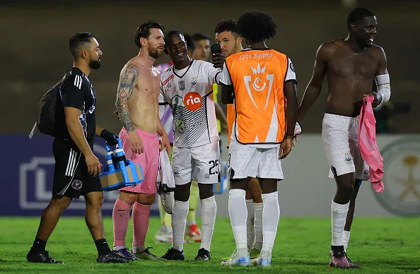 Lionel Messi éblouit les débuts en Jamaïque