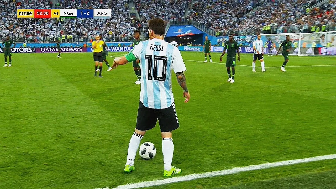 Look At These IMPOSSIBLE Plays from Lionel Messi with