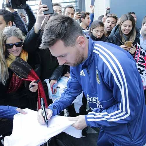 Rapport: Topps pour remplacer les cartes d’autographes Leo Messi