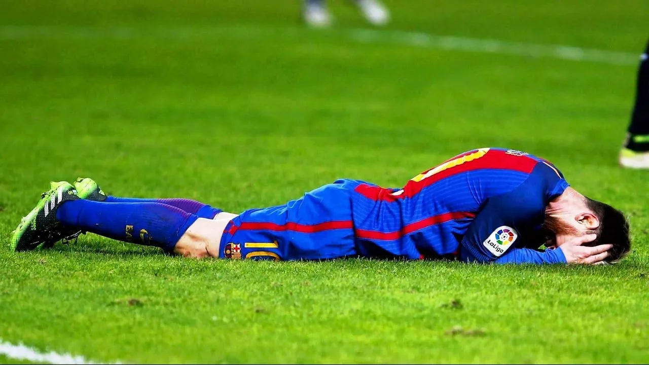 15 Ridiculously Stupid / Worst Referee Decisions against