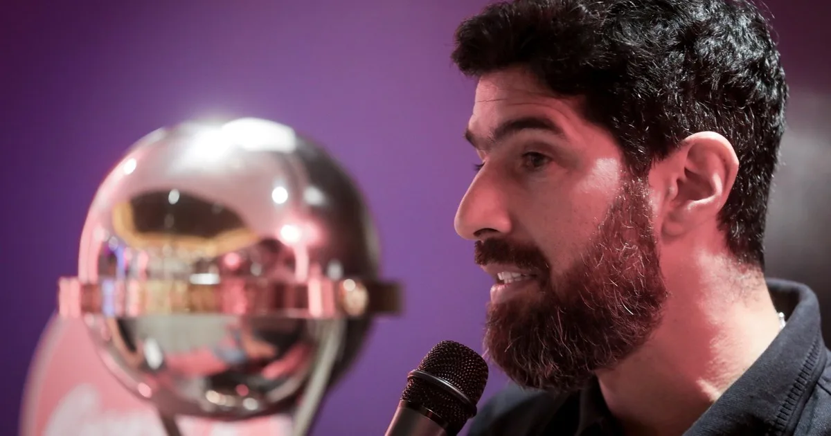 El Loco Abreu a choisi entre Lionel Messi et Cristiano Ronaldo: « Si j’avais joué à côté de lui, il porterait 800 buts » :: Olé