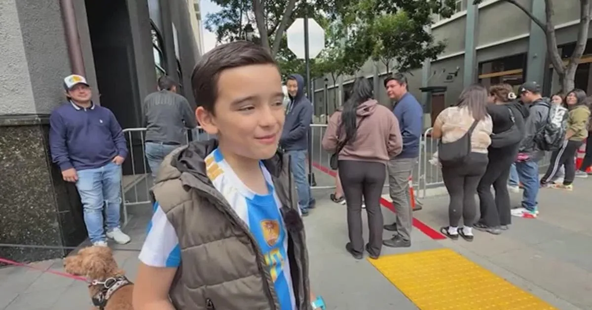 Raw: CA: Lionel Messi arrive dans la région de la baie | AFFAIRES | ktbs.com