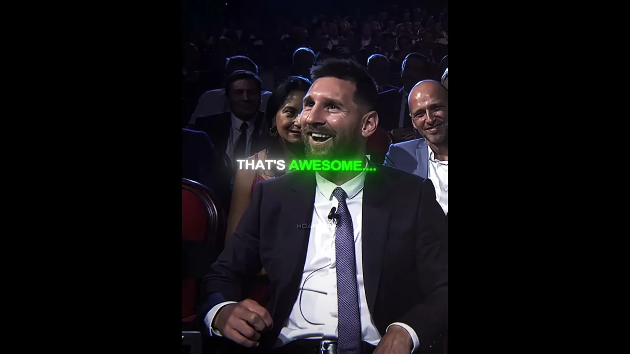 Ronaldo réagit quand Messi regarde ..