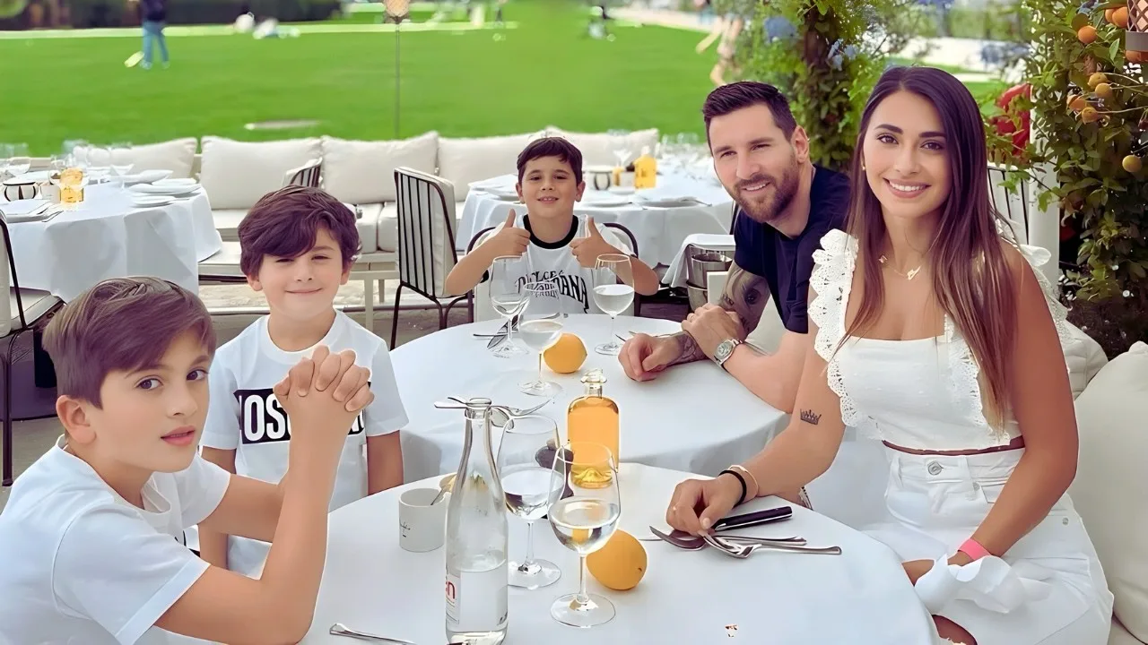 LES MOMENTS DE FAMILLE LES PLUS DRÔLES DE MESSI ! 😂 (Vous n’arrêterez pas de rire !)