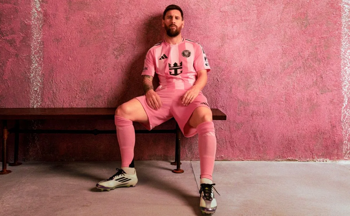 Lionel Messi dévoile le nouveau kit de maison «Eufia» d’Inter Miami pour les saisons 2025-26