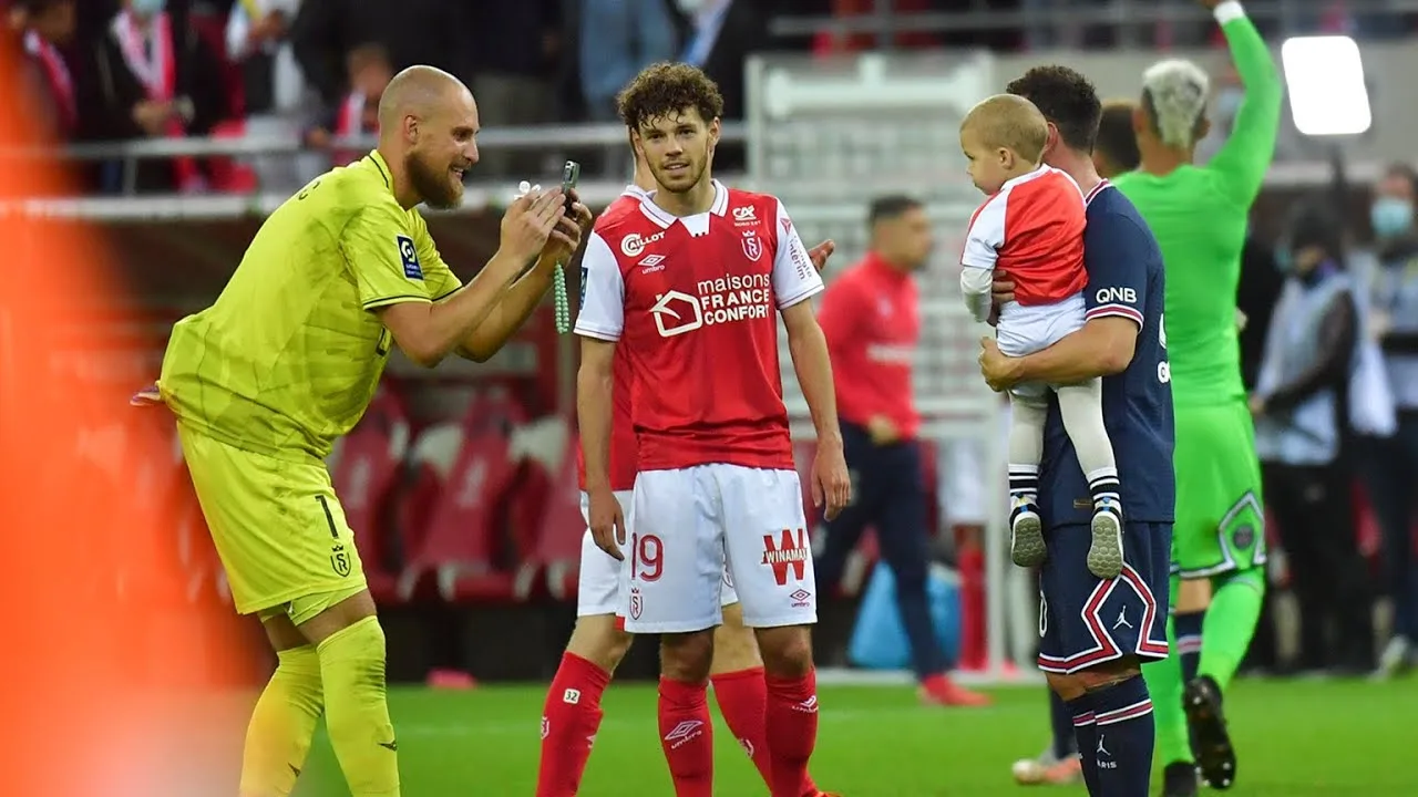 Leo Messi taking a picture with Reims goalkeeper's child