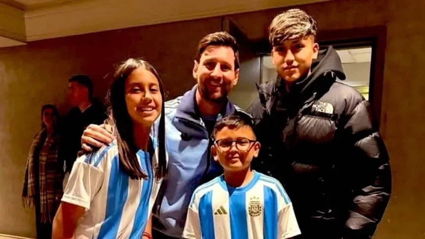 Grand geste de Lionel Messi avec la famille d’Arturo Vidal vêtue d’Argentine!