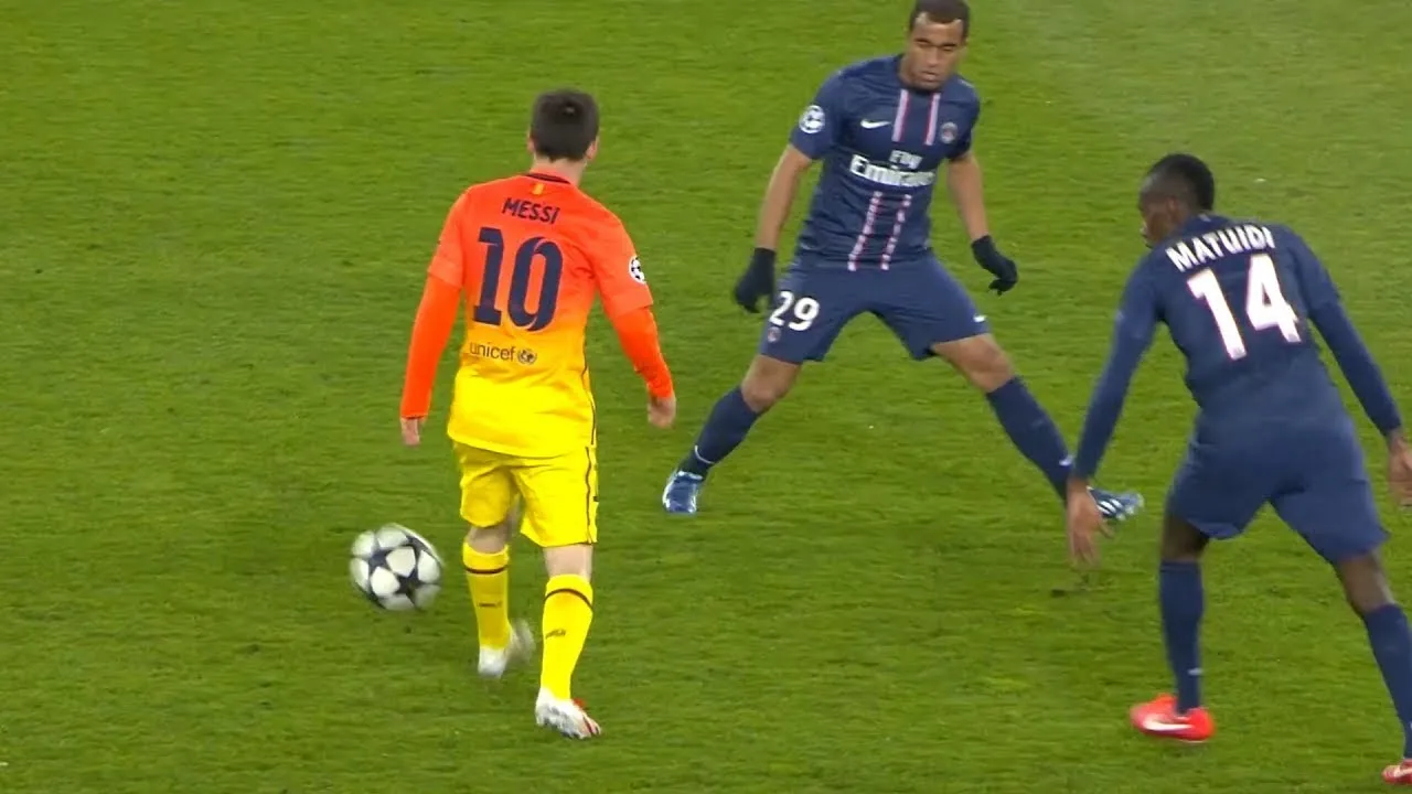Lionel Messi 2012/13 : Dribbling Skills, Goals, Passes,