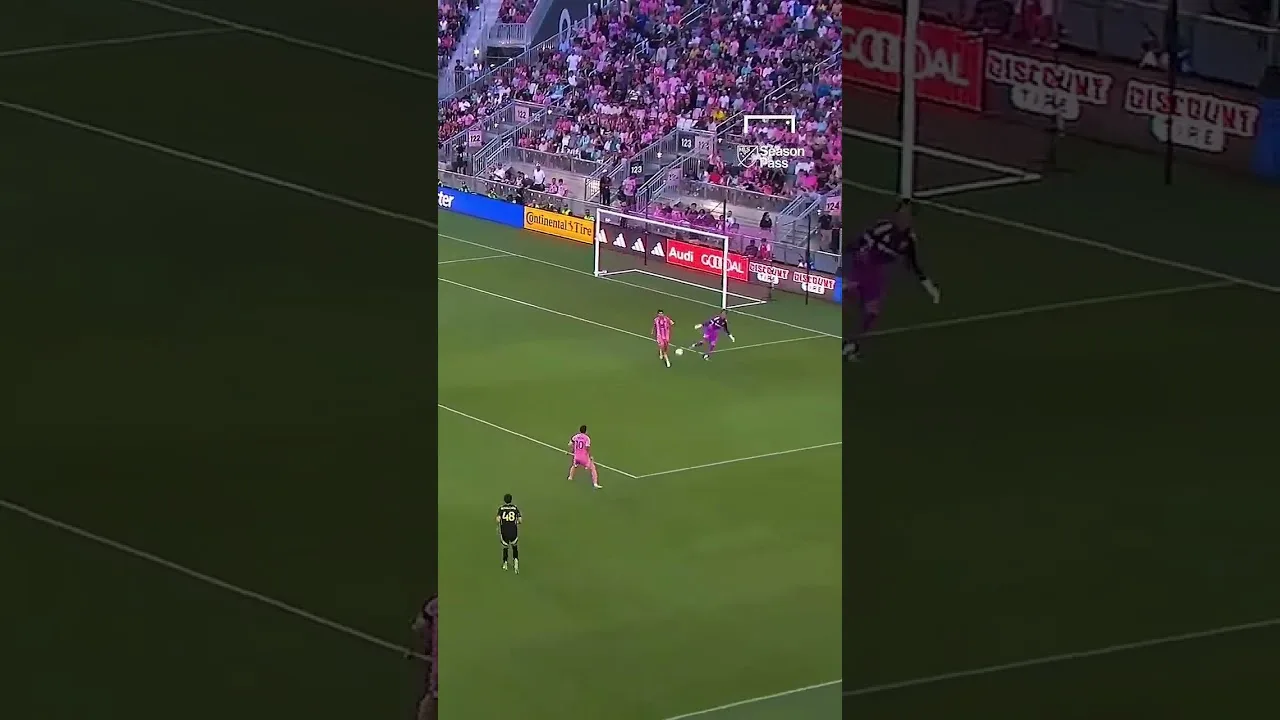 LIONEL MESSI GARDIEN DE BUT EMBARRASSÉ AVEC UNE PUCE 🍟 | Alpha Sports | 2025