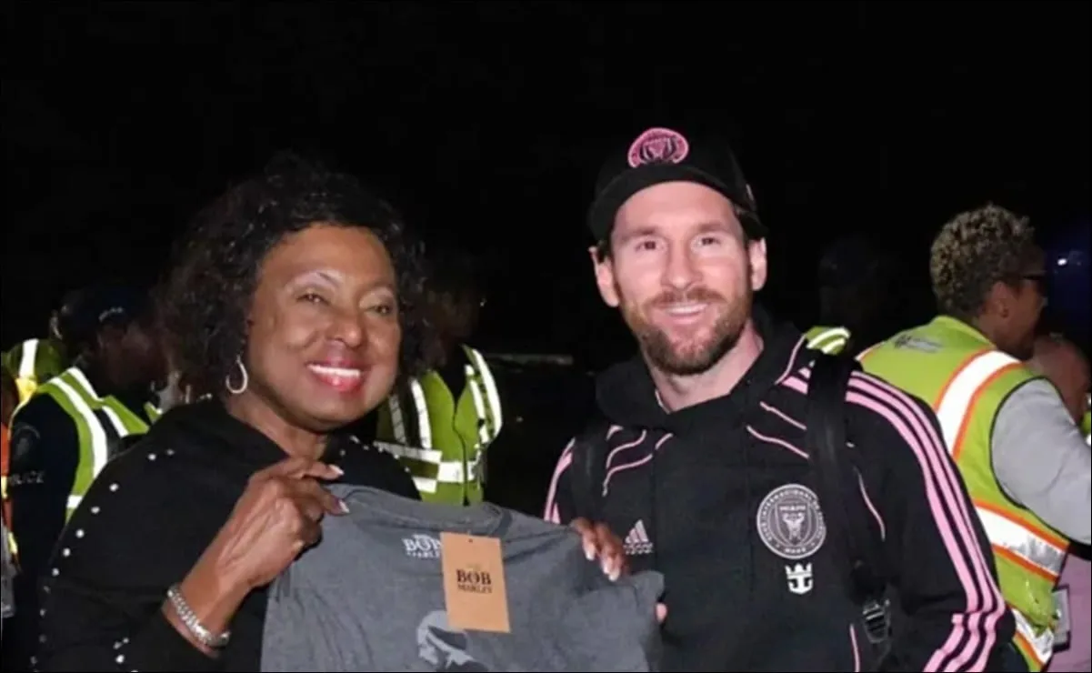 Lionel Messi a reçu un cadeau particulier lié à Bob Marley à son arrivée en Jamaïque