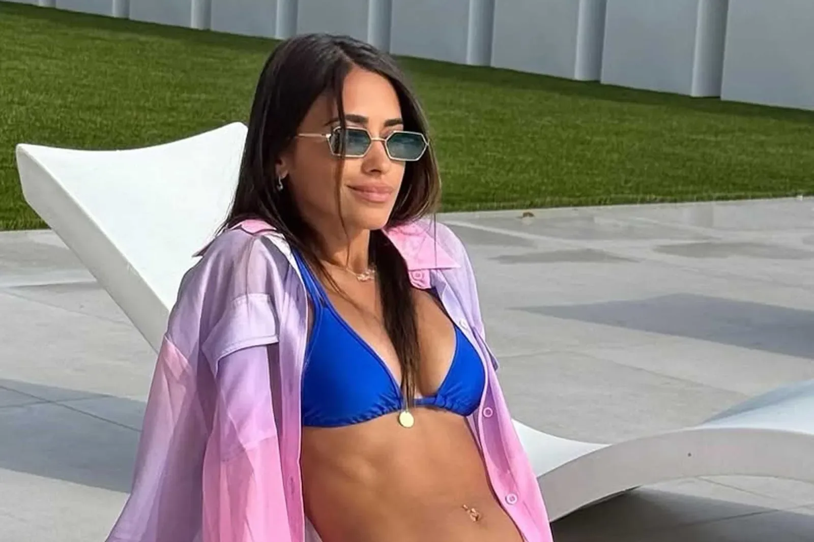 Antonela Roccuzzo a apprécié un après-midi de piscine avec Leo Messi et ses enfants