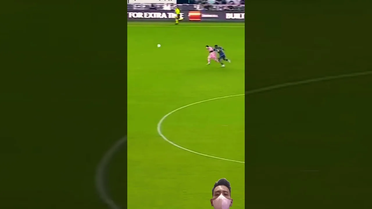 Lionel Messi Incredible Gorgeous Dribble ☠️🔥 #ronaldo #football #futbol #shorts #skills #cr7
