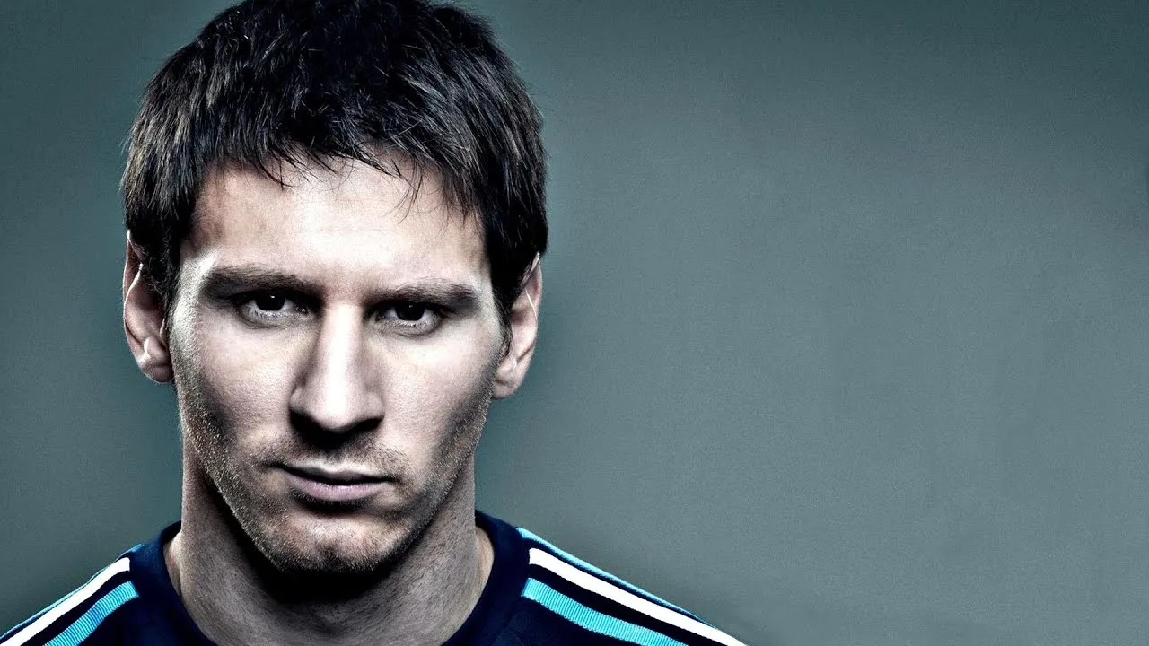 Lionel Messi vs Cristiano Ronaldo – Survival (AMAZING VIDEO)