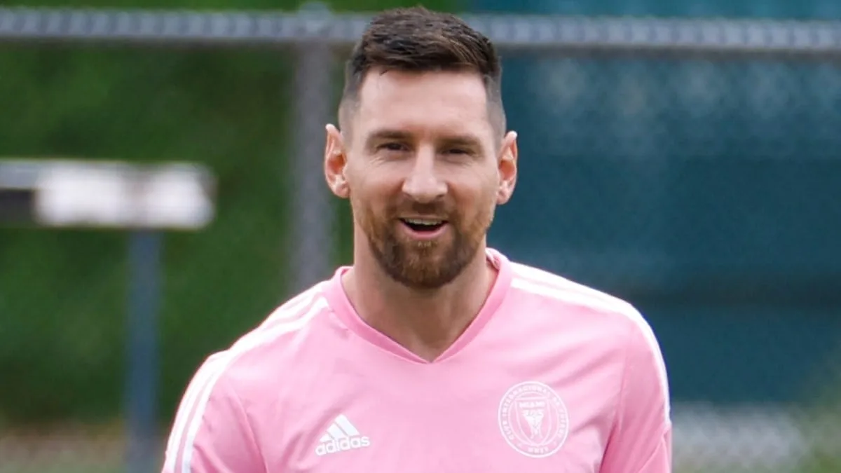 Lionel Messi encadre l’attaquant américain Shaw… et la star de la NWSL dit qu’elle peut « améliorer » son « niveau »