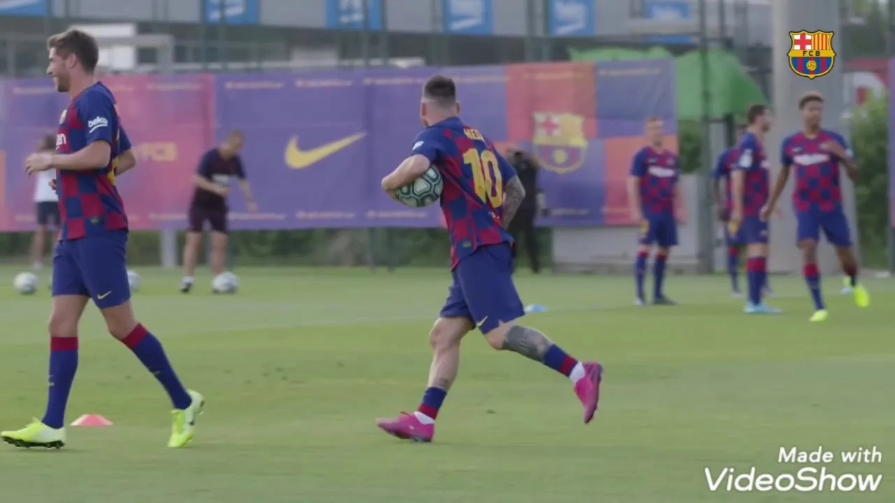 Leo messi is back in training with the squad- عوده ميسي