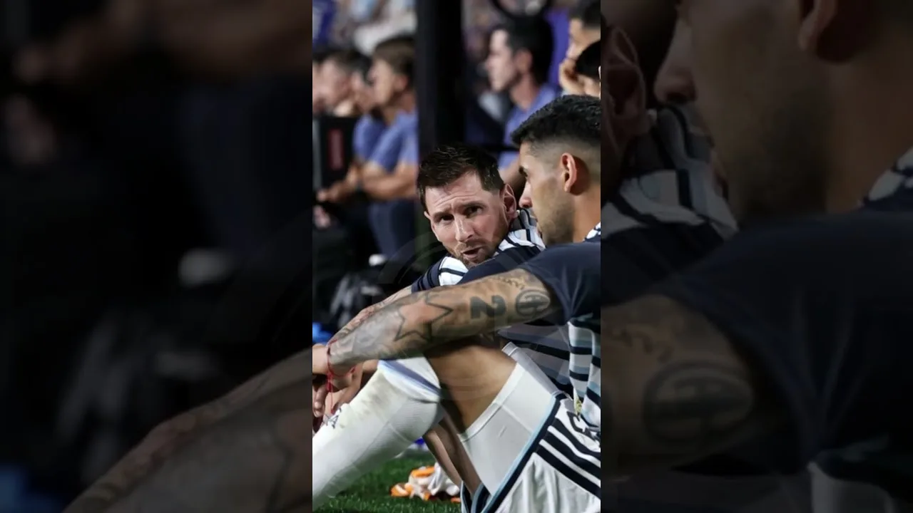 La grande humilité de Leo Messi avec ses coéquipiers 😍 #leomessi #messi #argentina #futbol #mundial