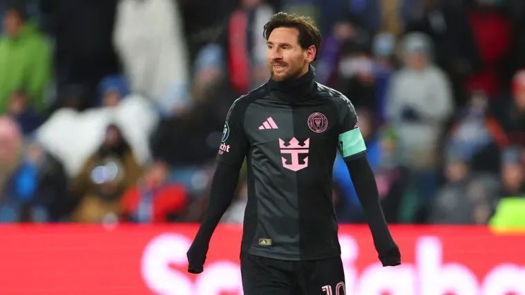 Lionel Messi installe le débat de chèvre de milieu de terrain de Premier League avec Bold Choice