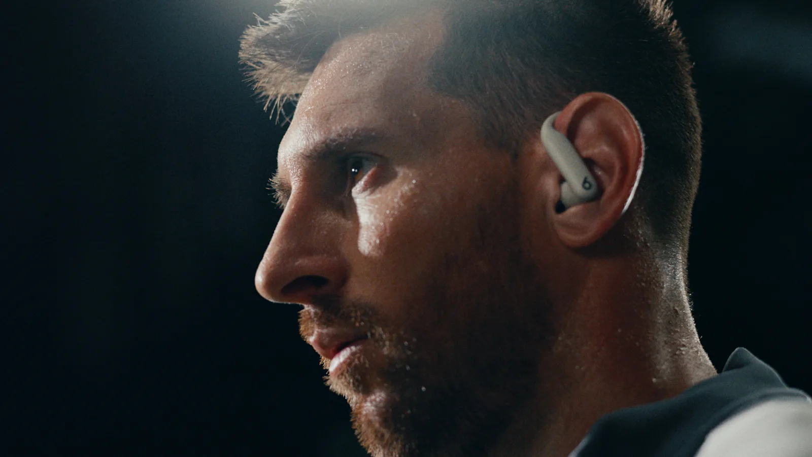 Beats recrute les icônes sportives Lionel Messi et LeBron James pour dévoiler le Powerbeats Pro 2
