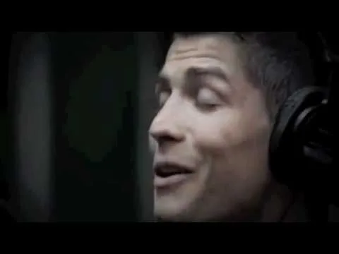 Cristiano Ronaldo canta a Leo Messi