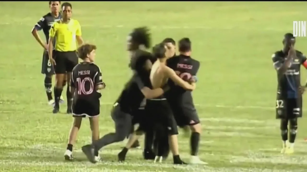Lionel Messi attaqué par un fan lors d’un match de l’Inter Miami à Porto Rico