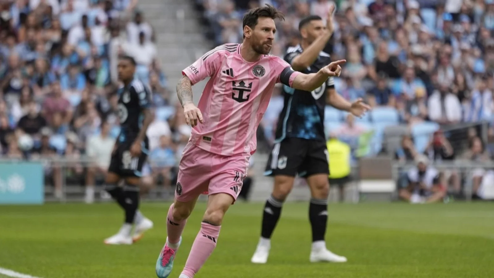 Les fans affluent vers San Jose alors que Lionel Messi arrive dans la région de la baie pour le jeu des tremblements de terre-miami