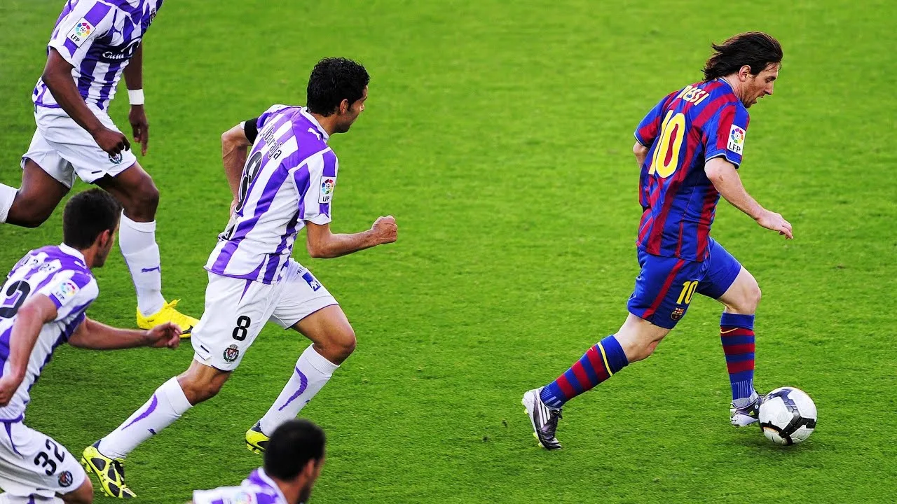 Lionel Messi ● 10 Greatest Solo Runs Ever  ► Box to Box /