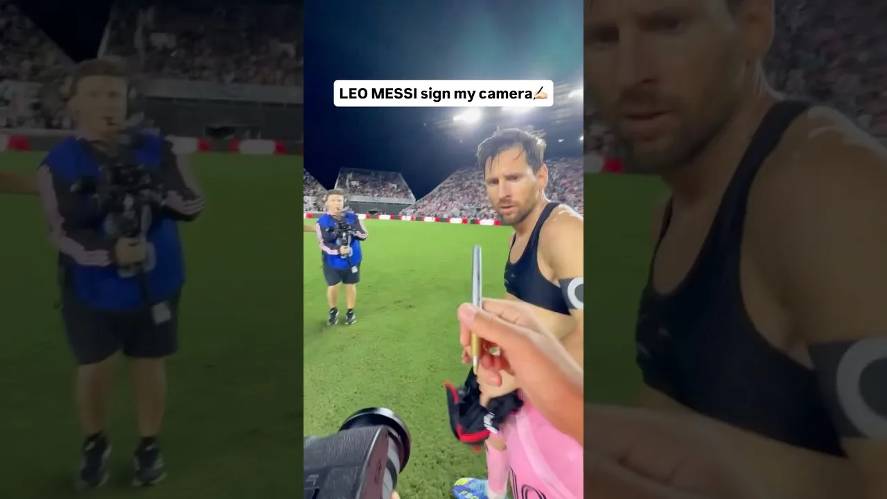 Messi signe un appareil photo pour le photographe📸🩷