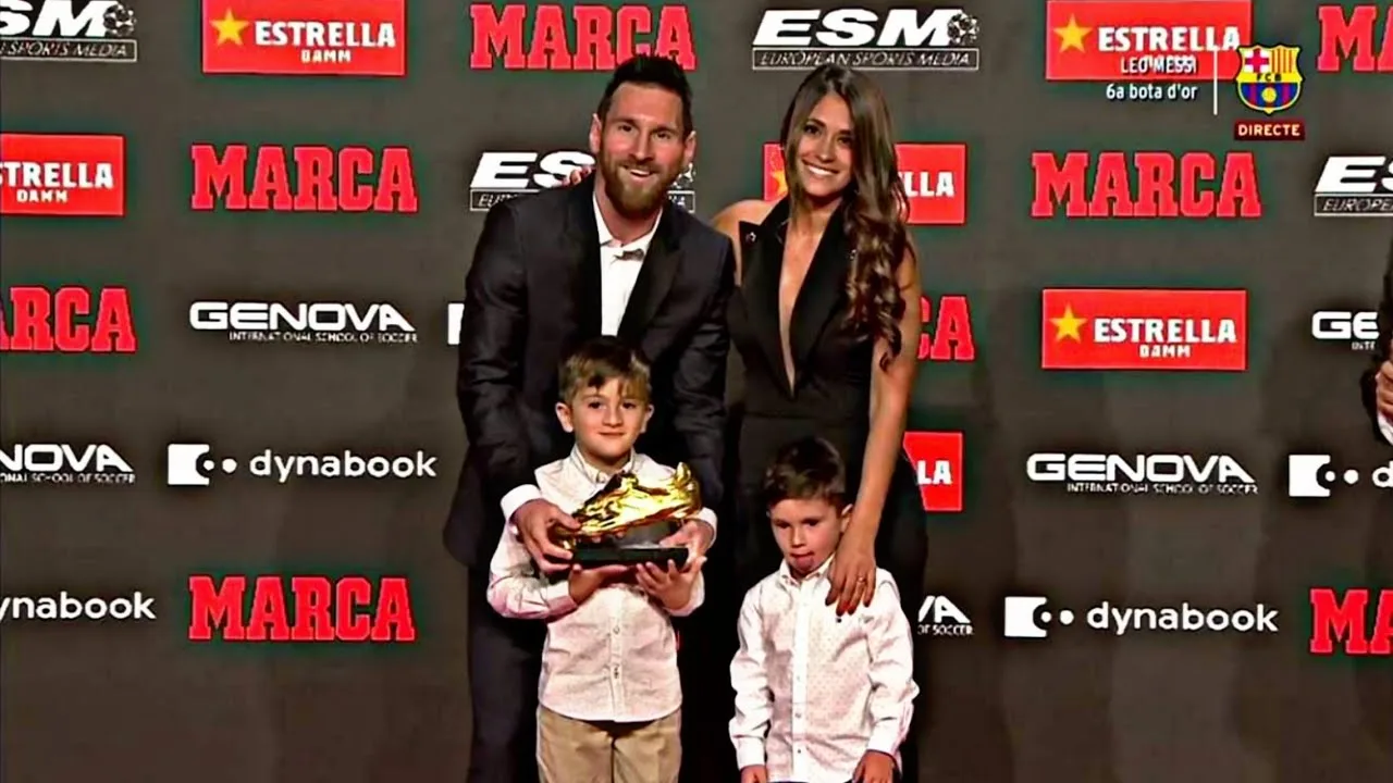 Lionel Messi Receives The 6th Golden Shoes 2018-2019 ||
