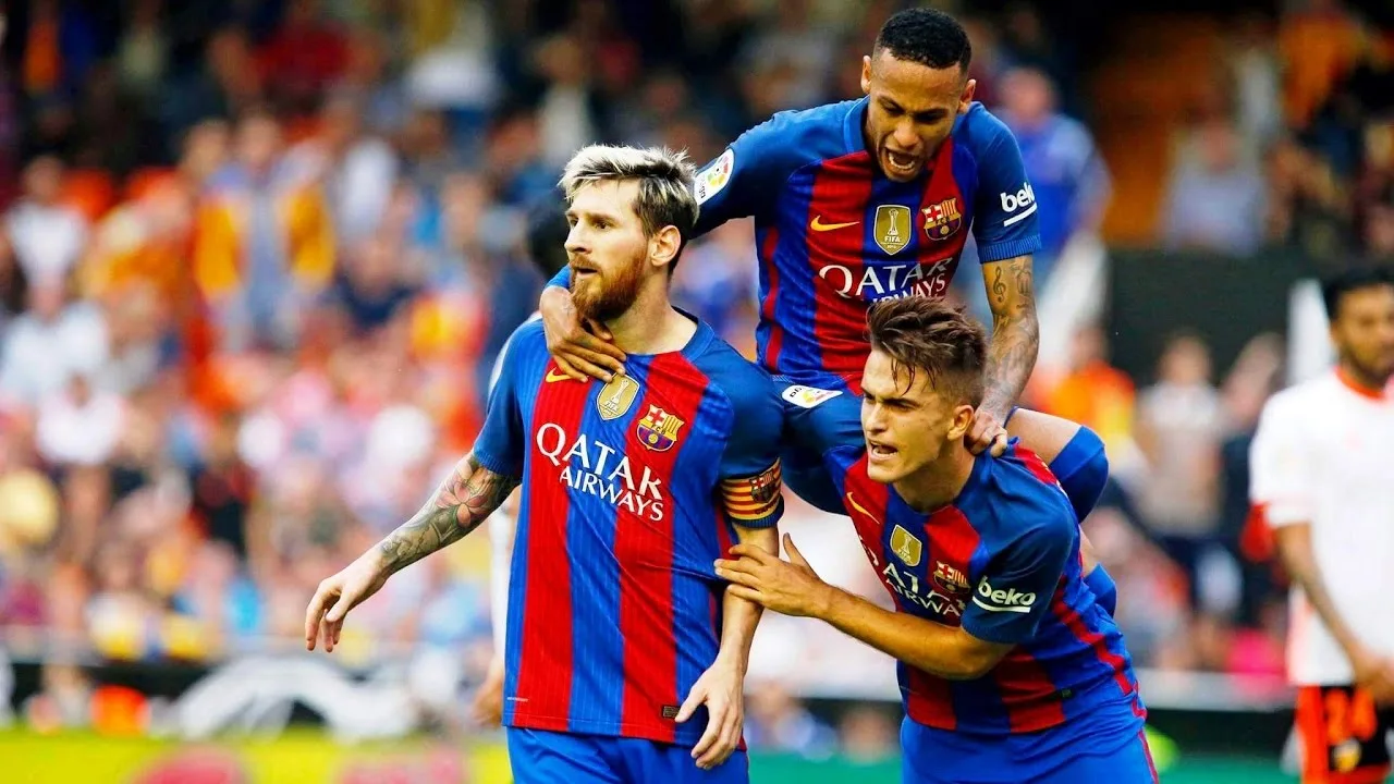 Lionel Messi Fighting for His Teammates  ► Defending &