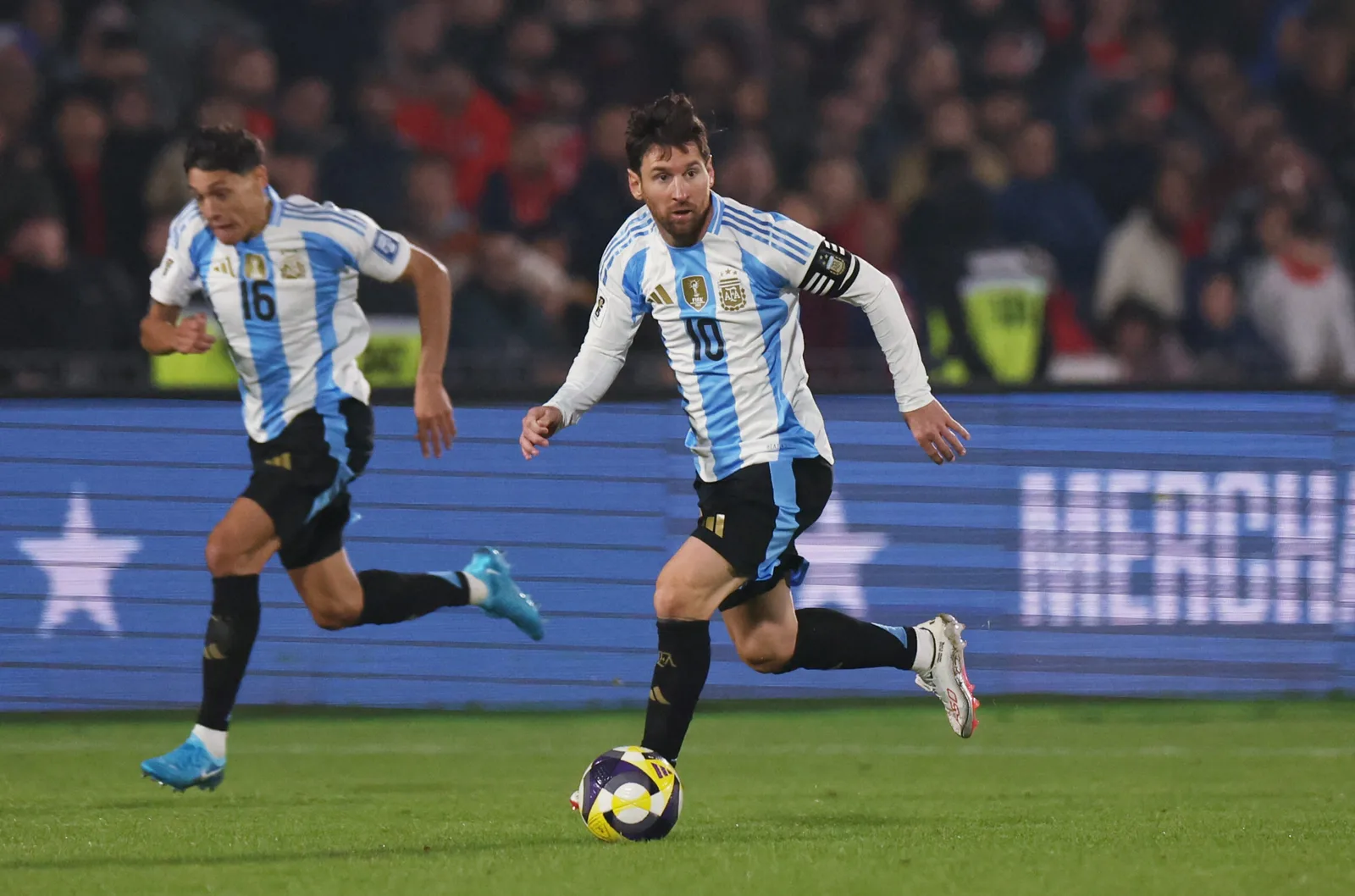Lionel Messi orchestre l’affrontement alors que l’Argentine affronte la Colombie dans un match à enjeux élevés.