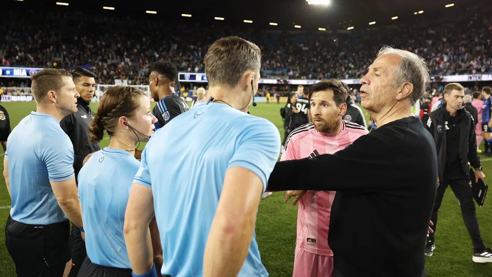 Lionel Messi retenu par l’entraîneur alors que les frustrations boulaient après un autre interrupteur inter Miami