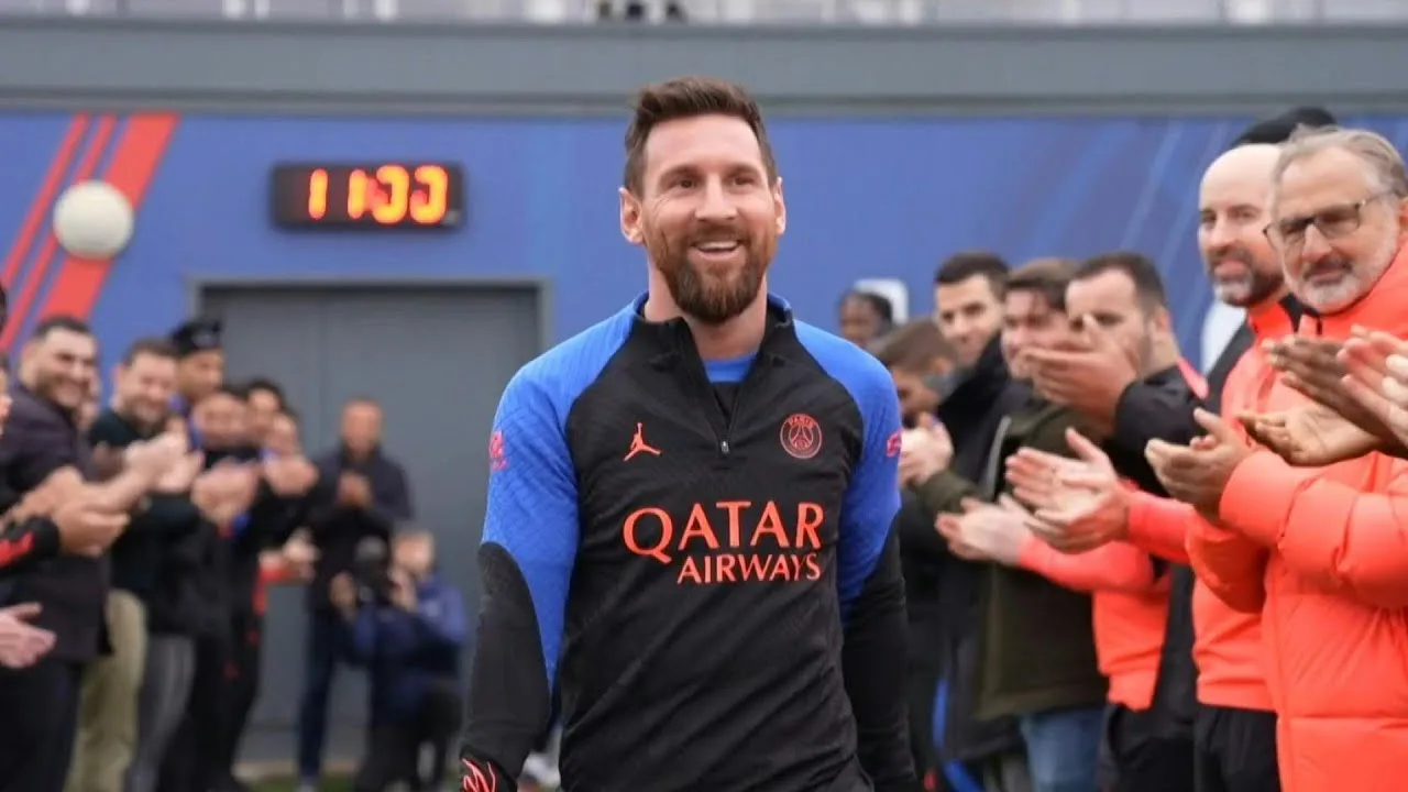 Le retour triomphal de Lionel Messi à l'entrainement du