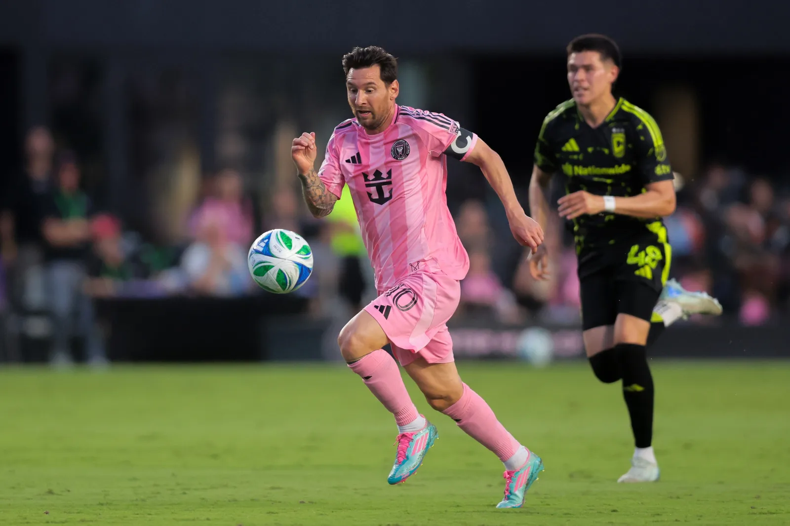 Lionel Messi orchestre l’affrontement épique de l’Argentine contre la Colombie lors des qualifications pour la Coupe du Monde.