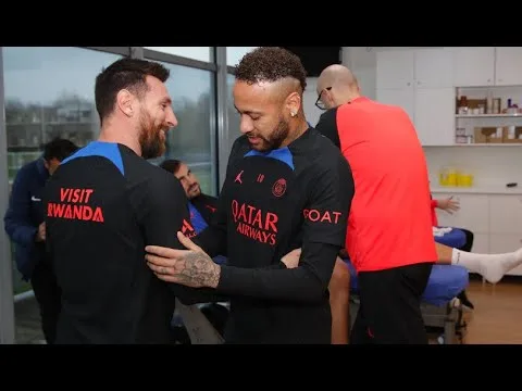 Lionel Messi fue recibido en el PSG con un pasillo de honor