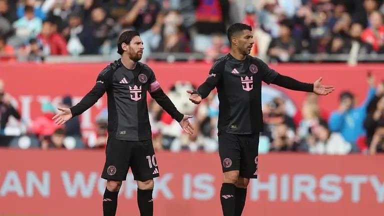 Lionel Messi Star deux lancers francs dans la barre transversale et Inter Miami Iguala à Chicago | Tudn mls