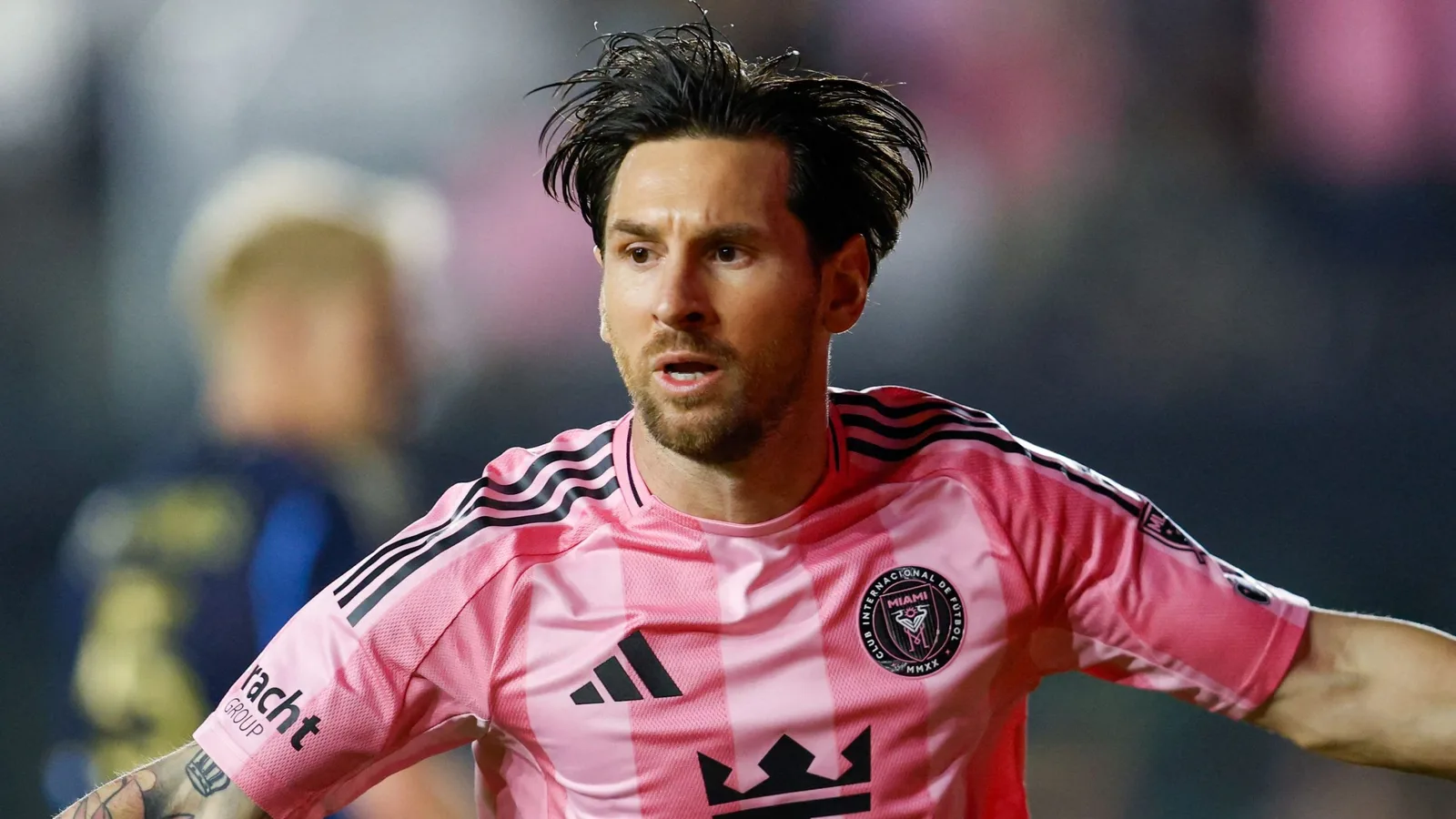 VIDÉO: Lionel Messi marque l’objectif de marque de commerce de deux minutes après le retour du MLS pour Inter Miami alors qu’il consacre la grève de précision à la légende du tennis Novak Djokovic avec une célébration spéciale