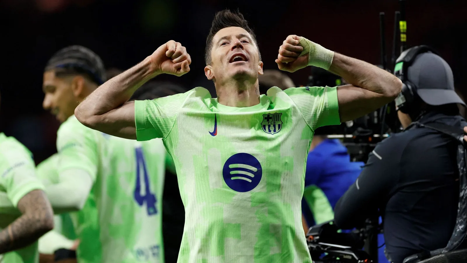 Robert Lewandowski correspond remarquable Lionel Messi Feat après avoir marqué un objectif crucial pour Barcelone lors de la victoire de retour sur l’Atletico Madrid
