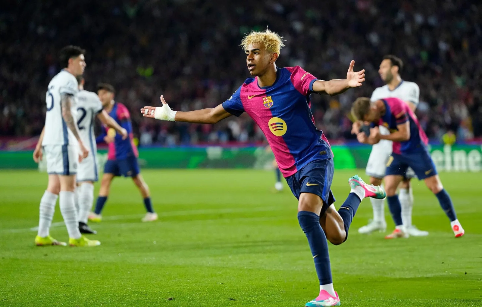 Comment Lamine Yamal se compare à Lionel Messi, Cristiano Ronaldo et Kylian Mbappe après 100 jeux Barcelone