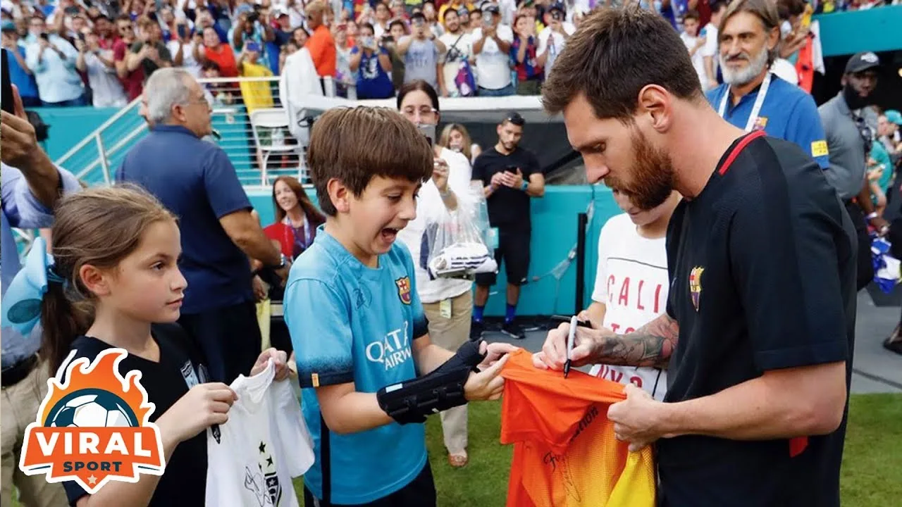 Leo Messi with his fan moment