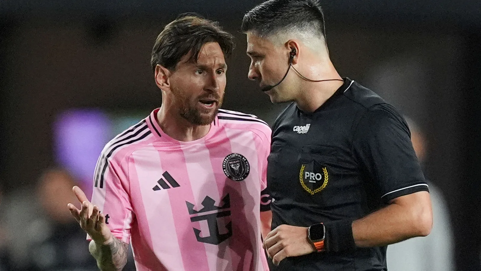 Lionel Messi a condamné à une amende pour avoir attrapé le cou de l’entraîneur adjoint de New York Mehdi Ballouchy