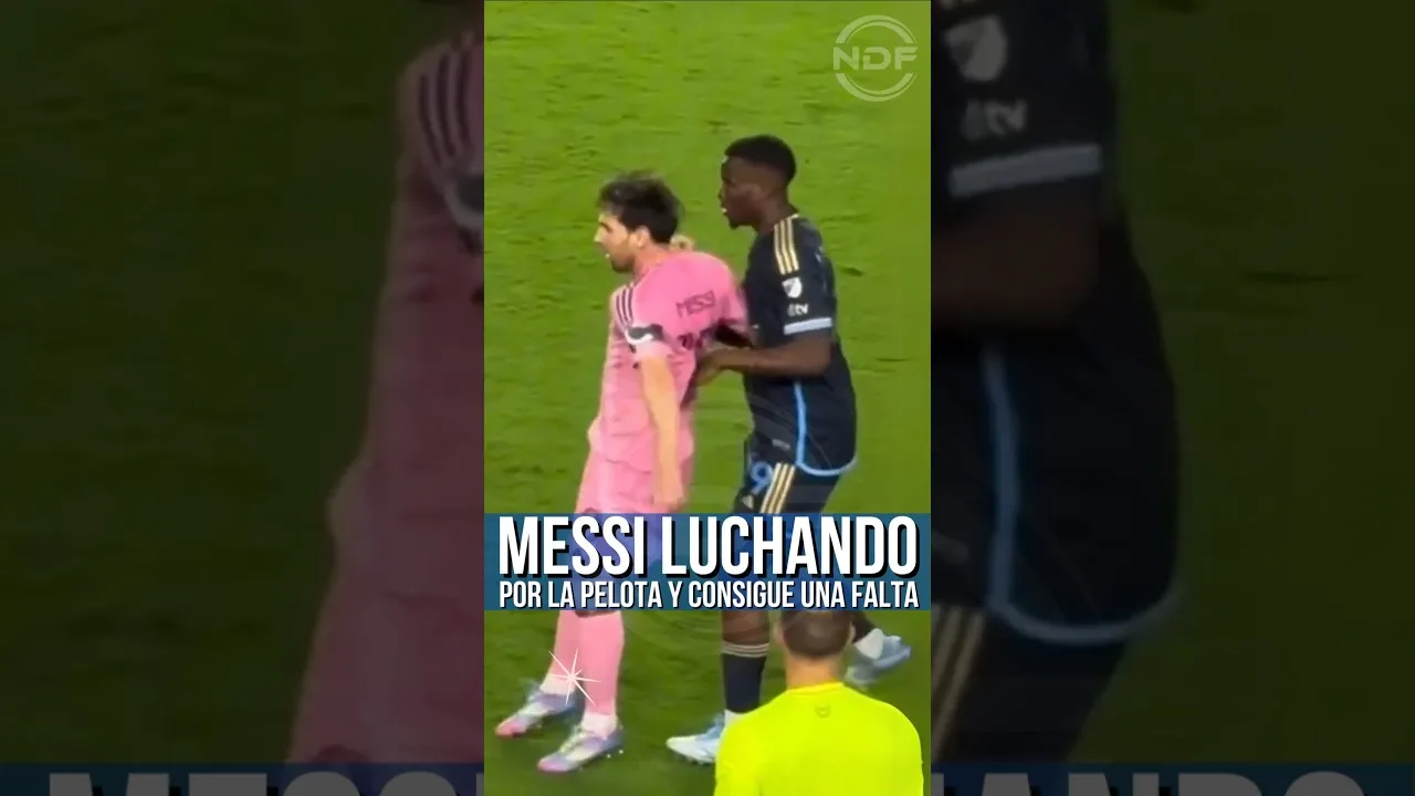 Leo Messi se bat pour le ballon 😱
