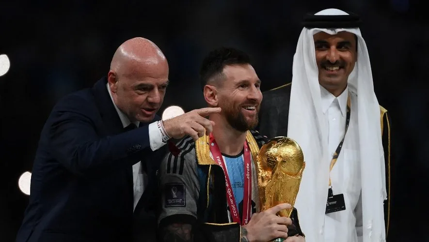 Lionel Messi : « On sait tous qu’ils lui ont donné la Coupe du monde ! » Un ancien international français se lâche à propos du joueur star
