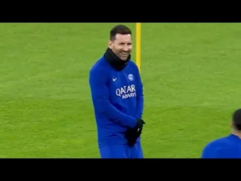Relaxed and all smiles for Leo Messi! 😁🇦🇷
