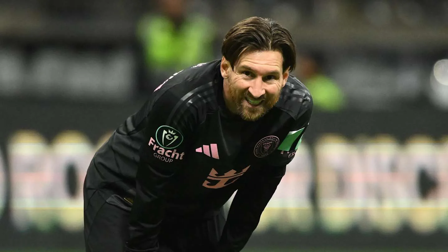 Lionel Messi réagit aux joueurs et aux fans de Vancouver Whitecaps dans la Concacaf Champio