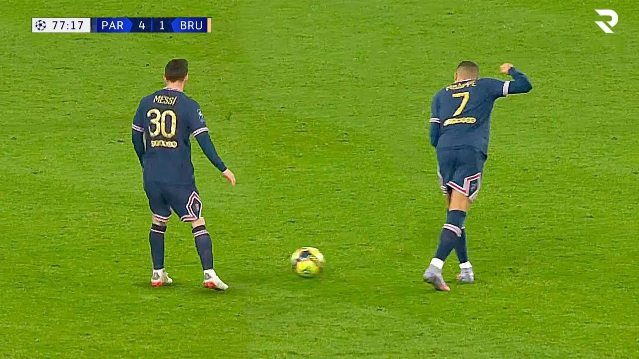 The Day Lionel Messi & Mbappe Played Beautiful Football