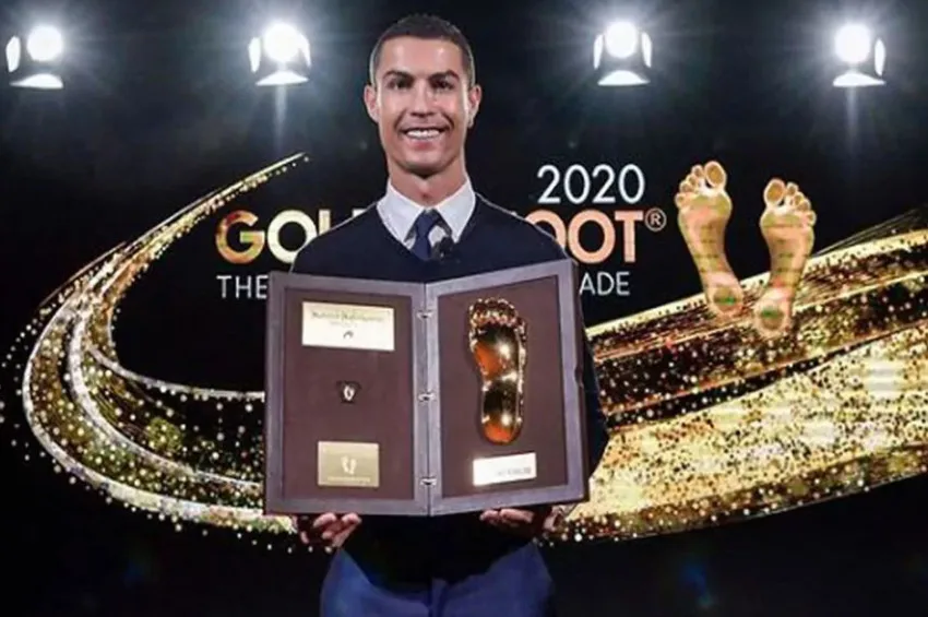 Comparaison du trophée de Cristiano Ronaldo et Lionel Messi, 1 trophée que La Pulga ne peut pas gagner jusqu’à la fin