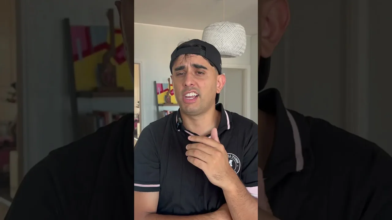 Suarez rit sur le nouveau look de Leo Messi #humor #futbol #messi