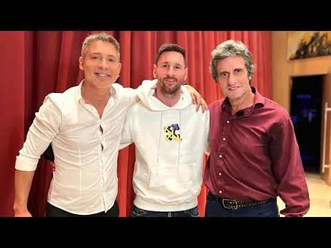 Lionel Messi en la calle Corrientes: fue al teatro a ver la