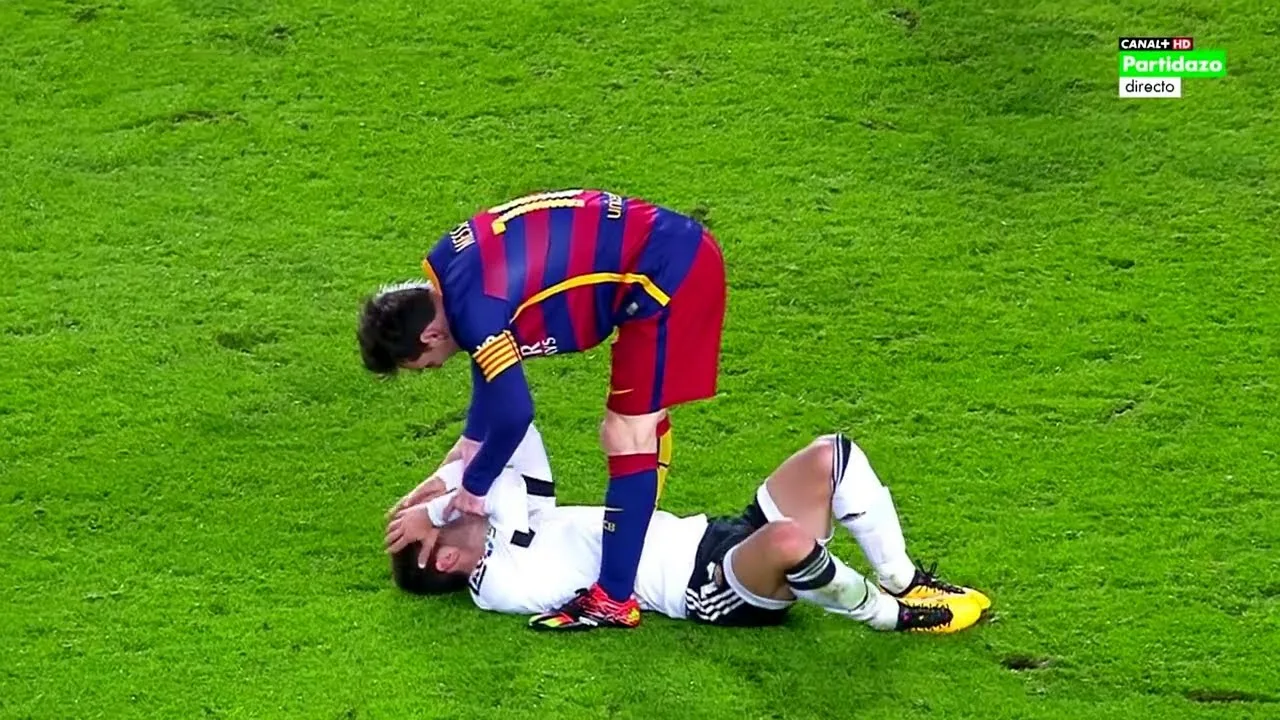 Lionel Messi – Respect Moments ● More Than A Football Player